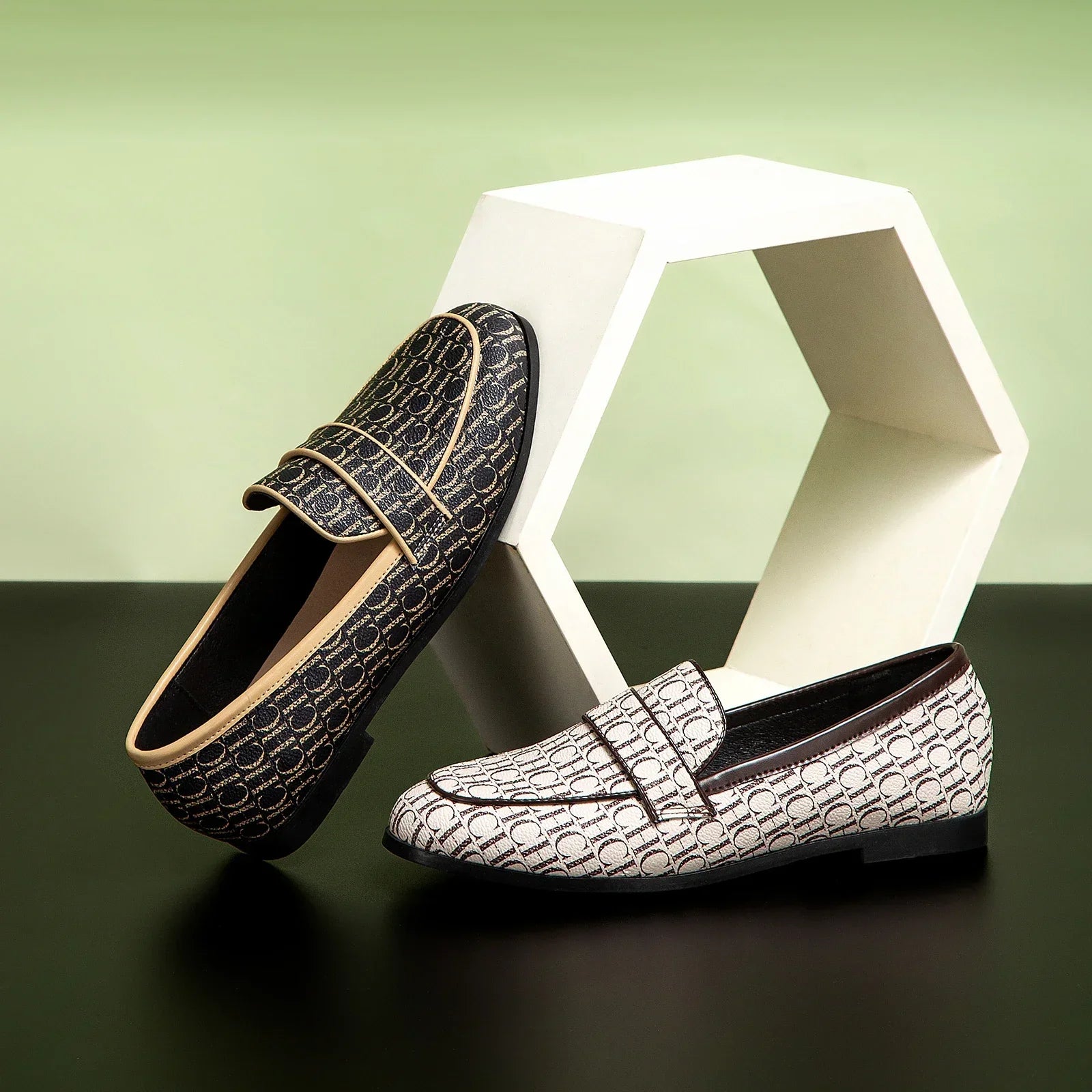 Classic Style Fashion Retro Women's New Flat Shoes Letters Printing Simple Hundred with Fine Workmanship Women's Casual Shoes