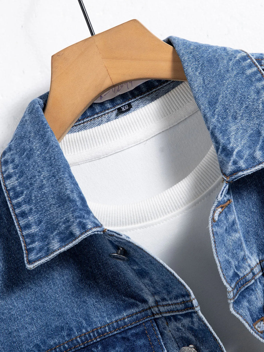 Men's Blue Denim Jacket for Spring and Autumn. Multi-Pocket Design. Regular Size with a Stylish Street Casual Style.