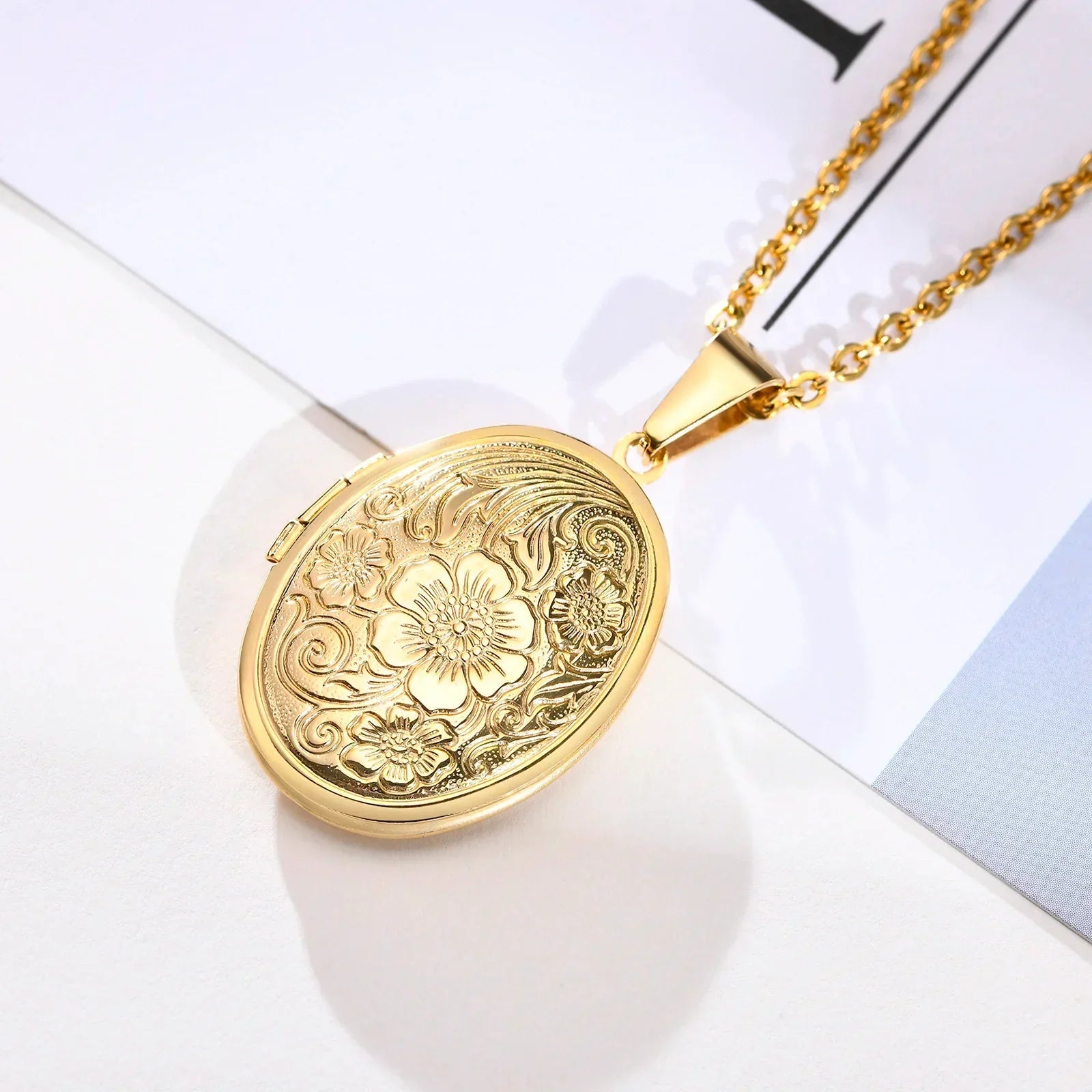 Delicate Floral Oval Heart Locket Pendant Necklaces for Women,Stainless Steel Photo Frame Promise Love Keepsake Gift