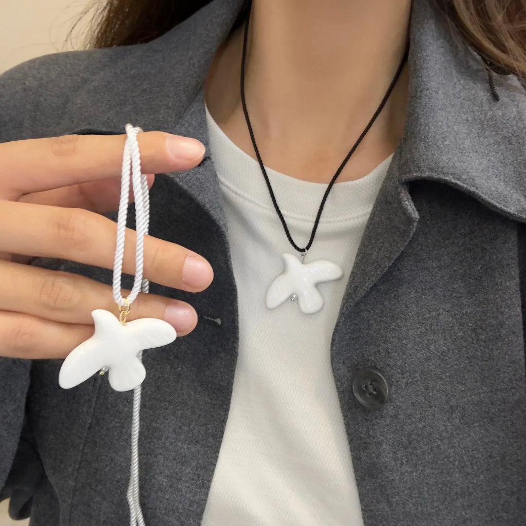 Fashion White Peace Dove Necklace For Women Vintage Geometric Round Hoop Long Necklace Jewelry Gift