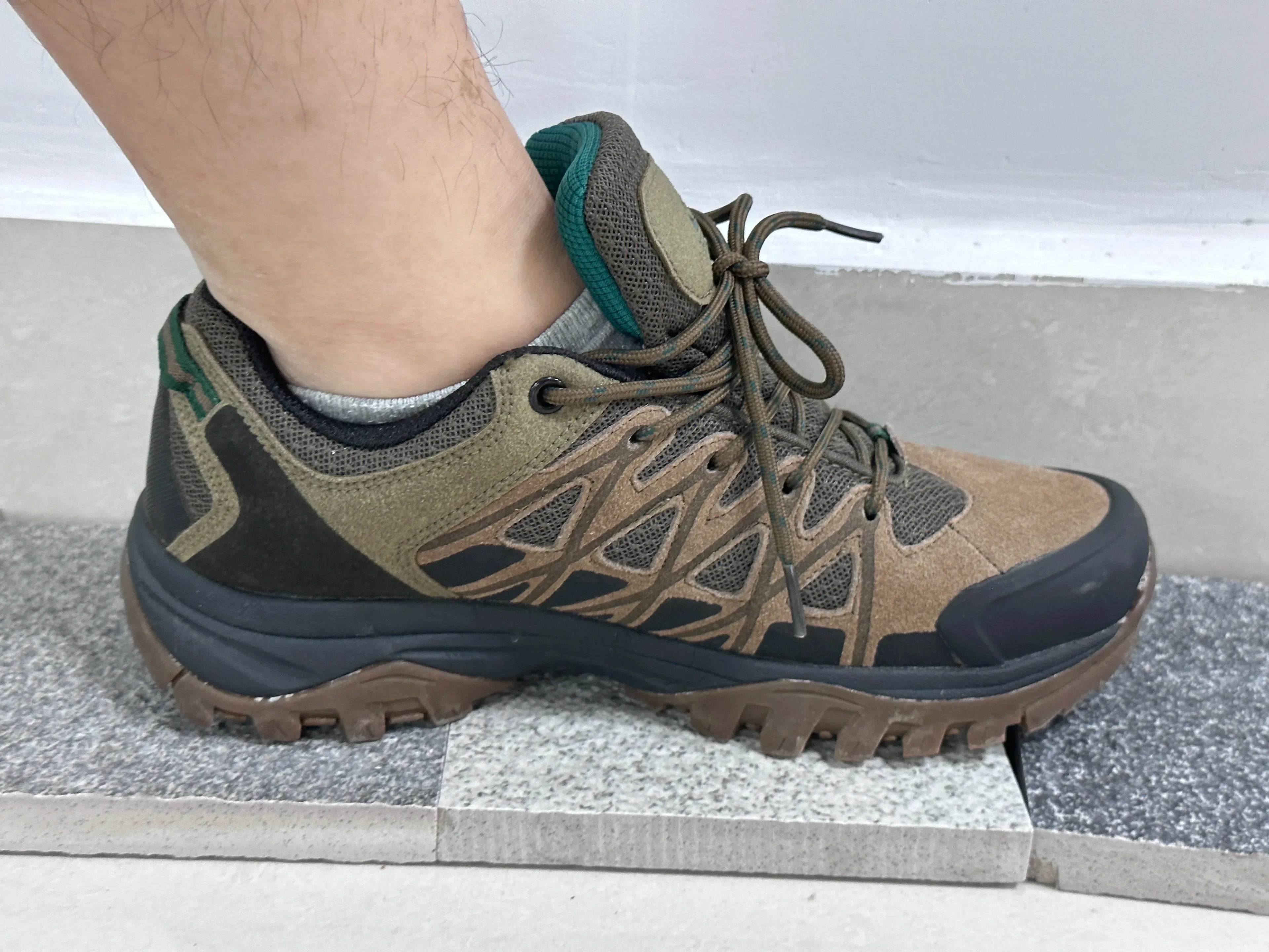 Mens Hiking Shoes Breathable Lace Up Trekking Male Cushioning Outdoor Climbing Tourism Sneakers for Men