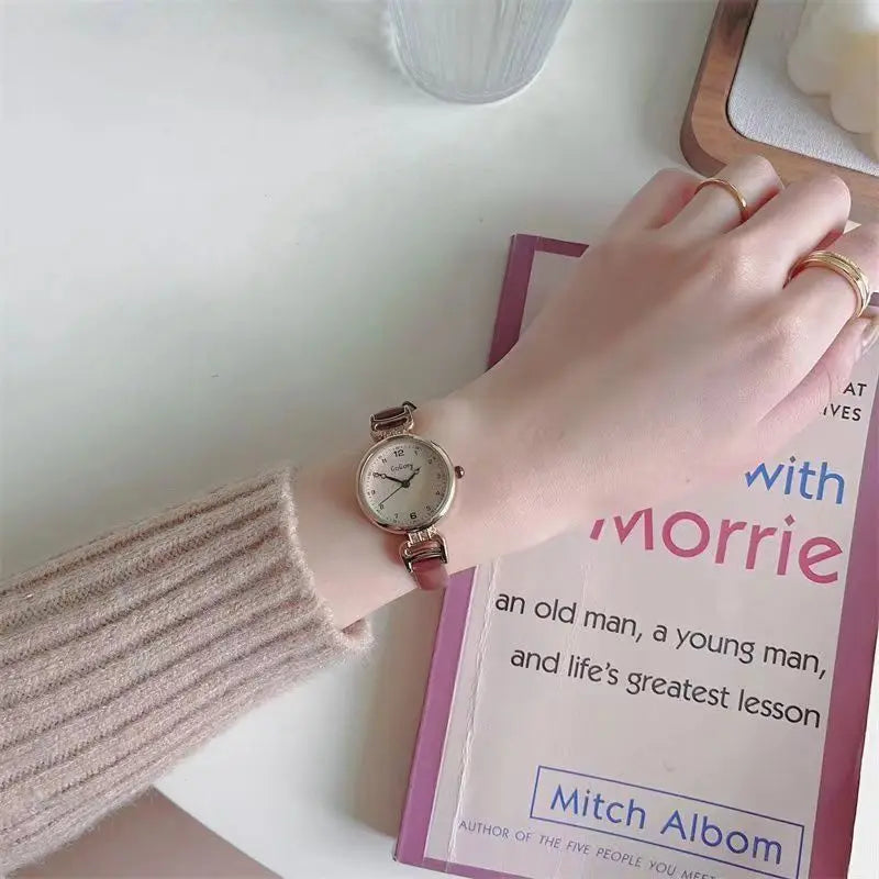 Simple Women's Watches Small Round Ladies Bracelet Watch PU Leather Thin Retro Quartz Wristwatch for Women Girls Gifts