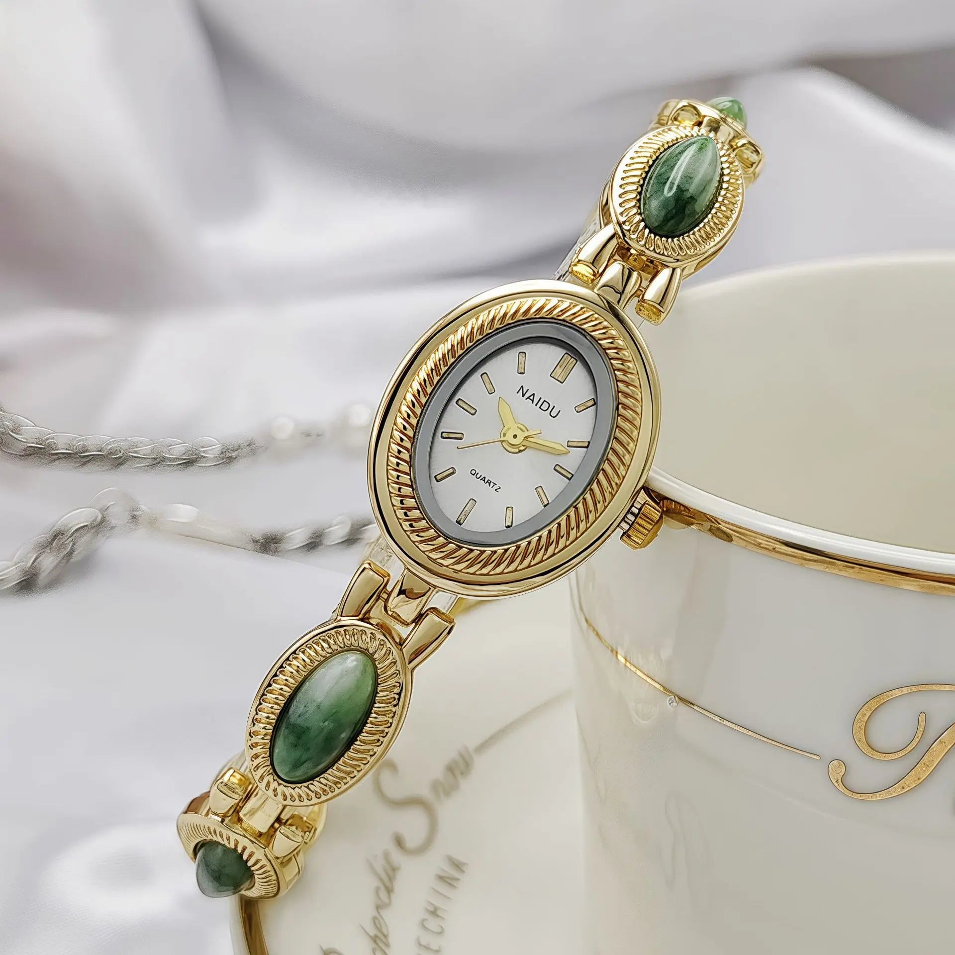 New Vintage Women's Watch with Colored Gemstones Light Luxury Personalized Retro Jewelry Gold Noble Small Cute Bracelet Gift