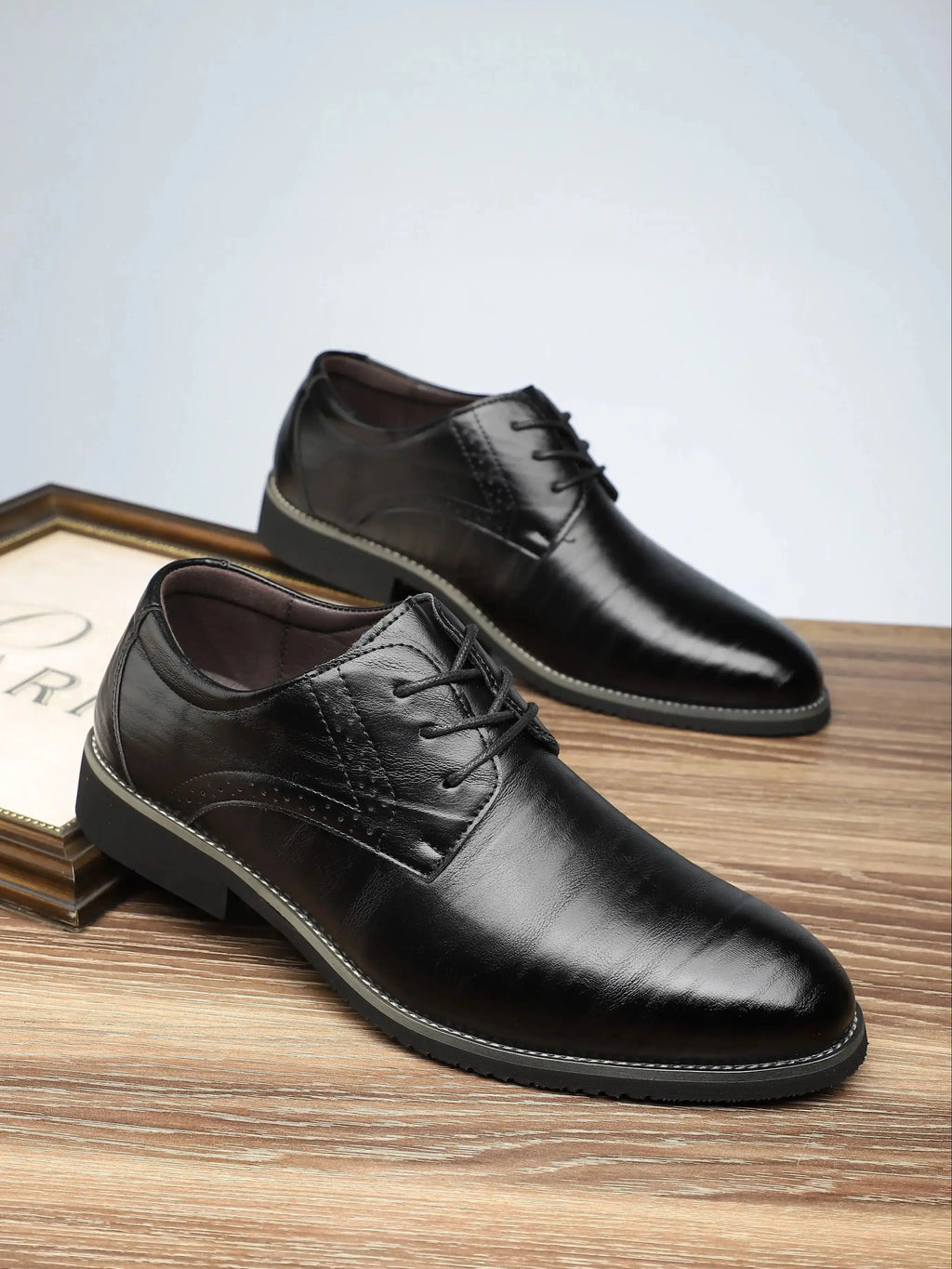 Men's leather shoes new black Soft bottom anti slip and breath shoes Zapatos luxury light flat men's Business dress casual