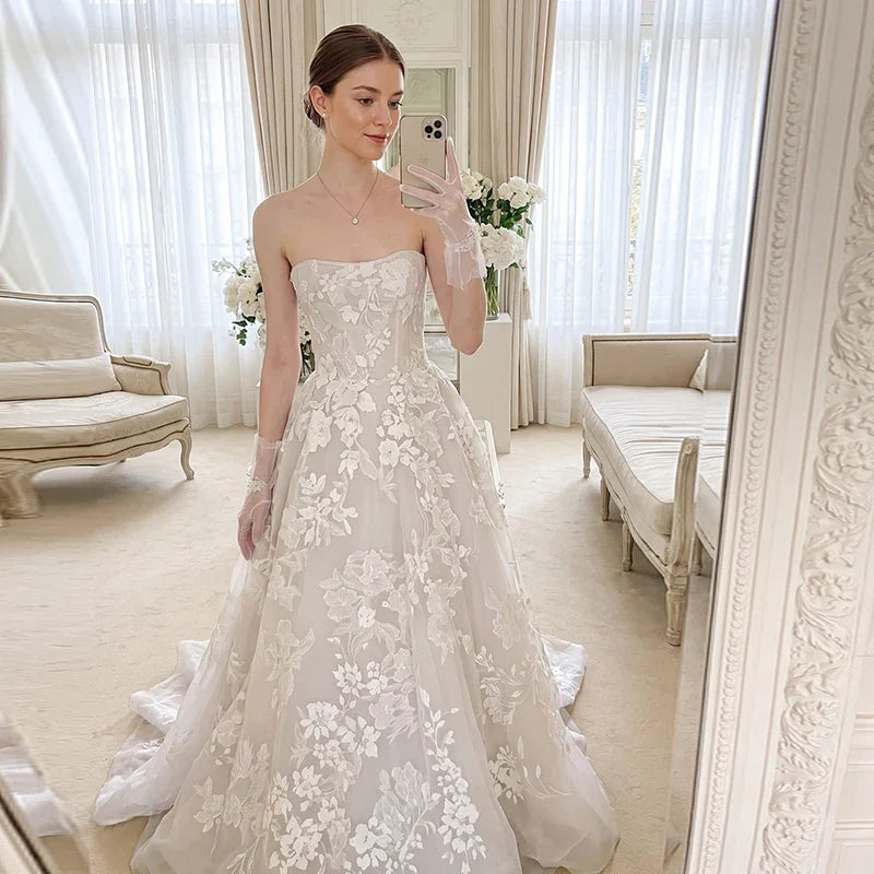 2026 Elegant Strapless Wedding Dress 3D Floral Lace Applique Tulle Ball Gown Court Train Bridal Gown Custom Size Vestidos