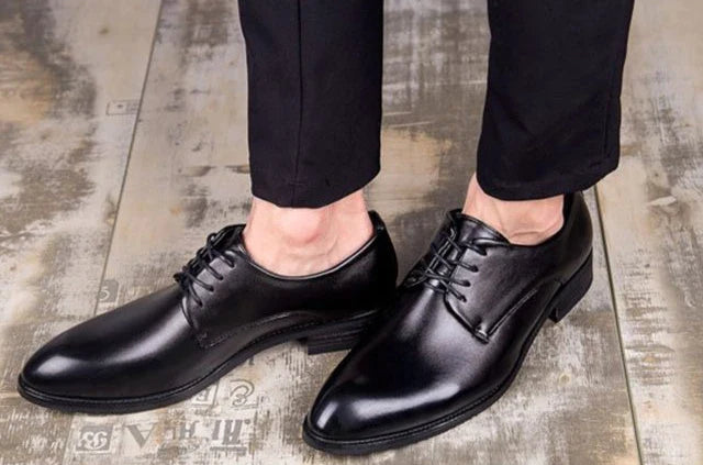 Men's Korean Style Business Casual Leather Shoes with Invisible Height Increase Versatile Pointed Toe British Style Trendy Shoes