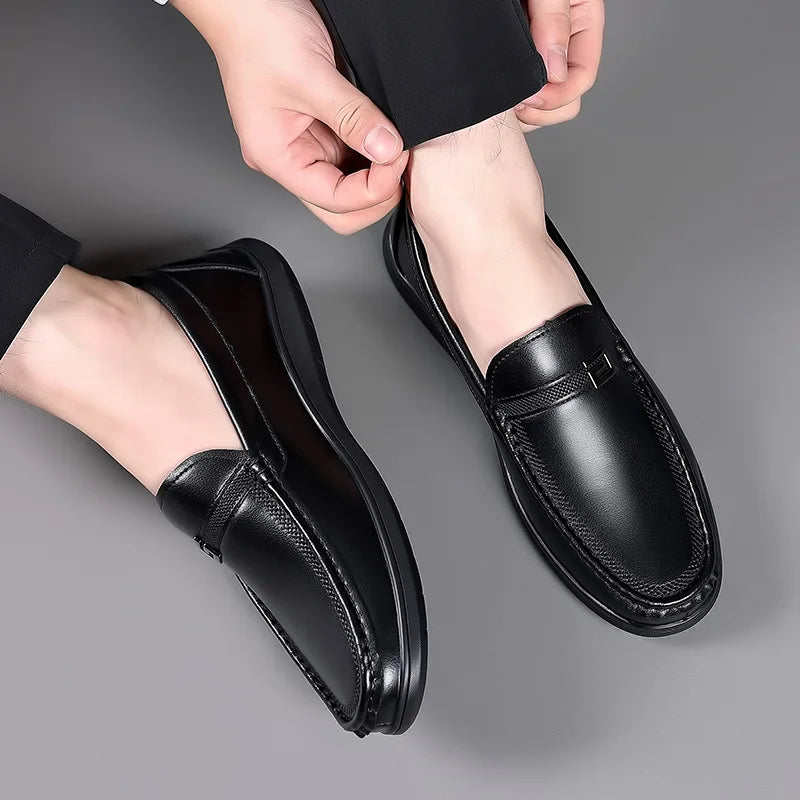 2026 New Solid Color Business Casual Shoes for Men Spring Autumn Soft Leather Shoes Male Fashion Light Driving Shoes Man