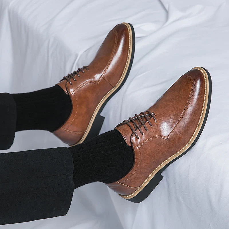 Hot Selling Pointed Dress Shoes Europe America Casual Versatile Men's Low Top Shoes High-end Banquet Office Men's Business Shoes