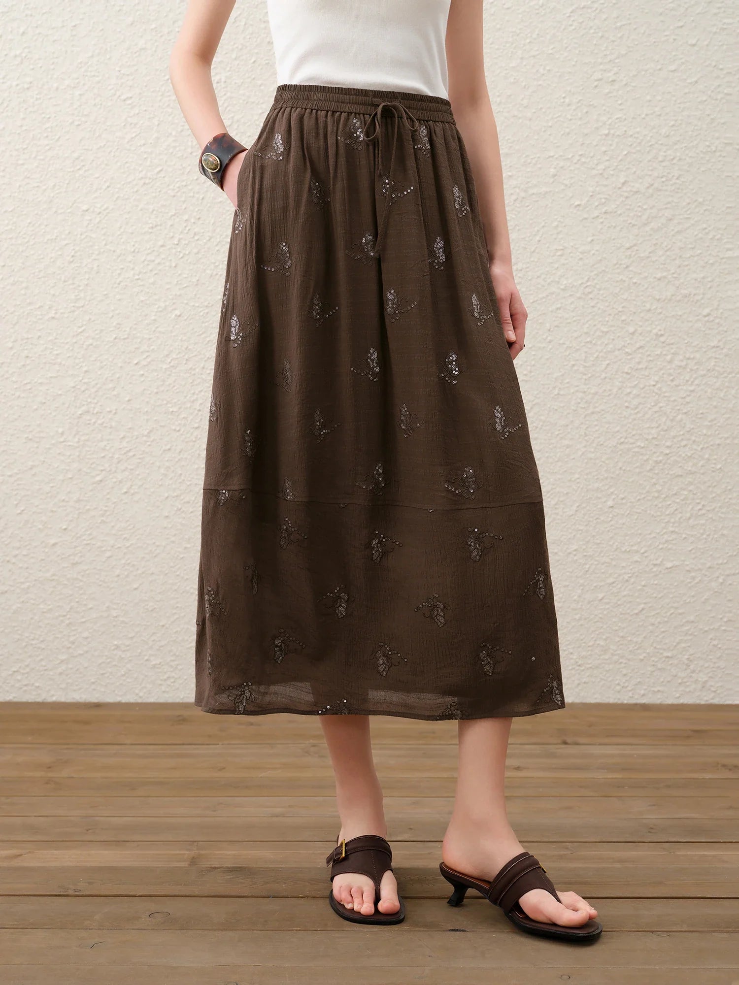 Fashionable Embroidered Sleeveless Top and Tulip Skirt Elastic Waist Retro Women 2026 Summer New Arrival Set
