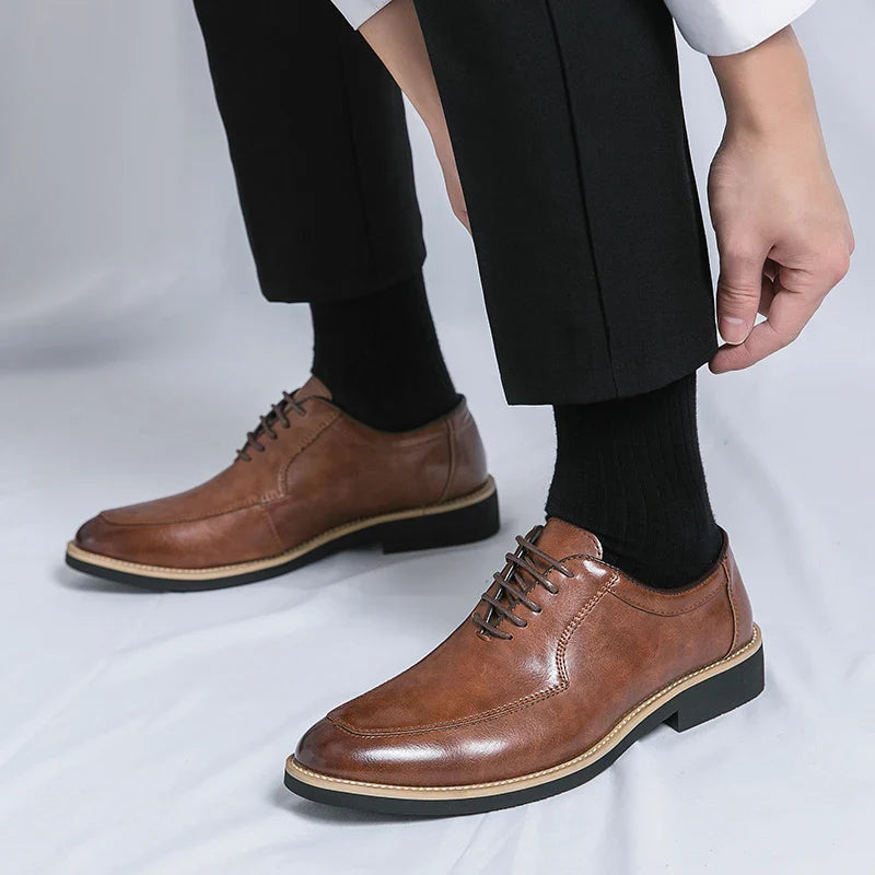 Hot Selling Pointed Dress Shoes Europe America Casual Versatile Men's Low Top Shoes High-end Banquet Office Men's Business Shoes