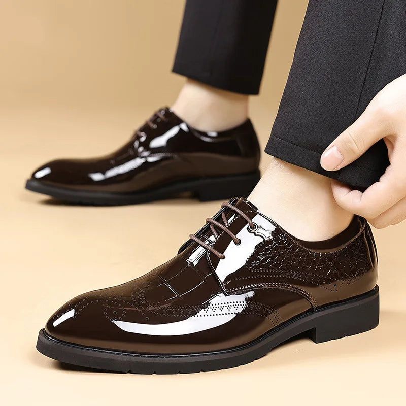 Lace Designer Fashion Business Casual Shoes for Men Spring Summer New Patent Leather Shoes Male Solid Color Wedding Shoe Man