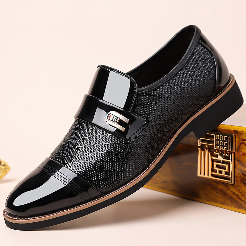 New Designer Patent Leather Wedding Shoes for Men Solid Color Business Casual Shoes Male Spring Autumn Fashion Dress Shoes Man
