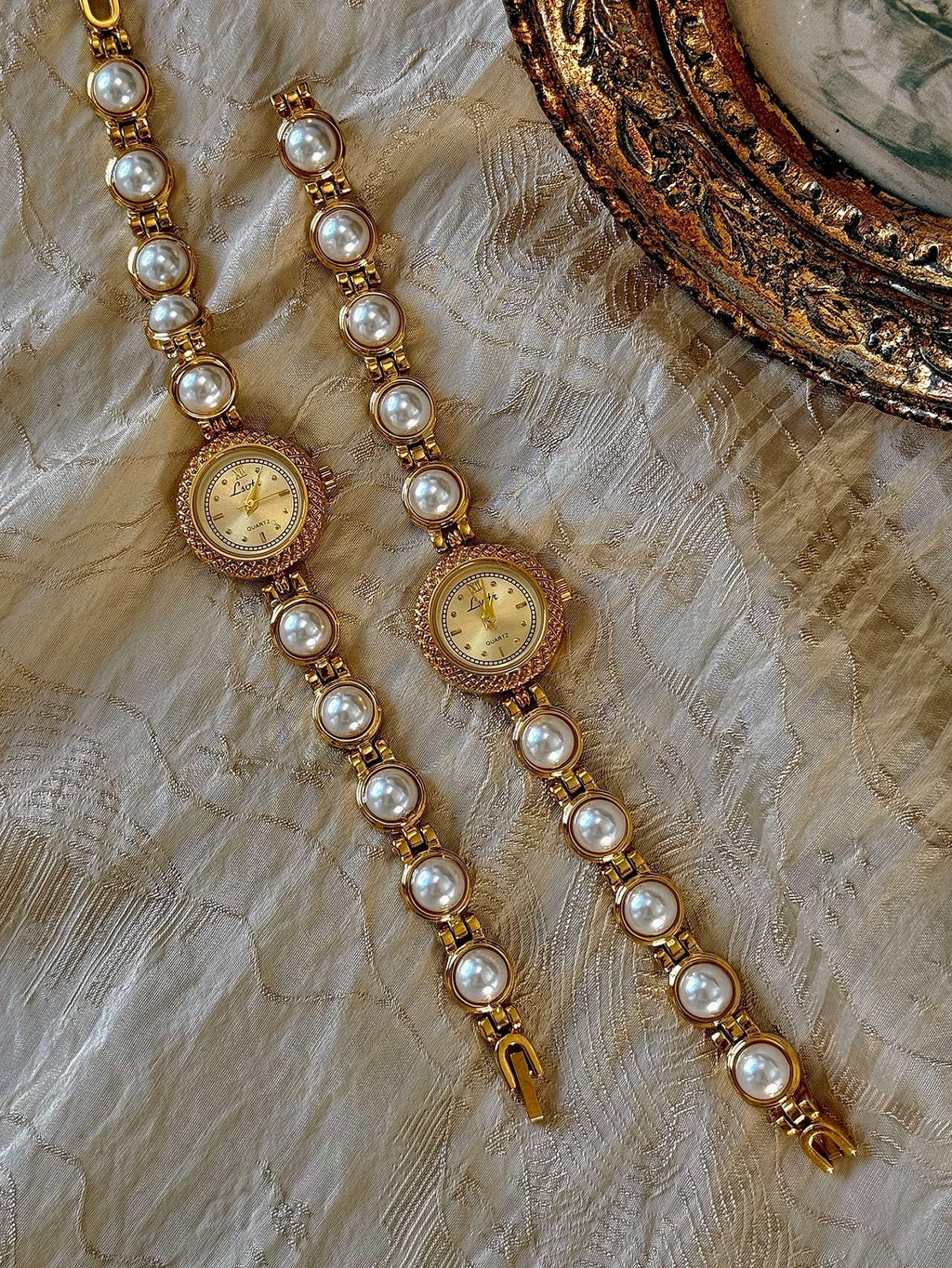 1 Piece of Gold French Fashion and Elegant Women's Pearl Strap Women's Quartz Watch Palace Retro Bohemian Style 30m Waterproof Round Women's Quartz Watch, Suitable for Daily Wear, Vacation Party and Other Occasions