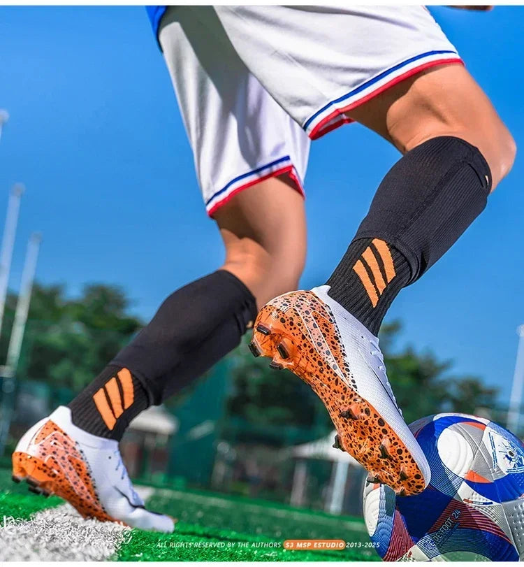 New Men Soccer Shoes Professional Football Boots Grass Outdoor Sport Non-Slip Training Shoes Match Sneakers Ultralight Unisex