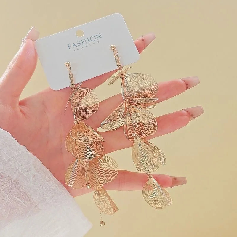 Fashion Long Tassel Petal Drop Earrings for Women Luxury Metal Crystal Hollow Flower Temperament Earrings Wedding Jewelry Gifts