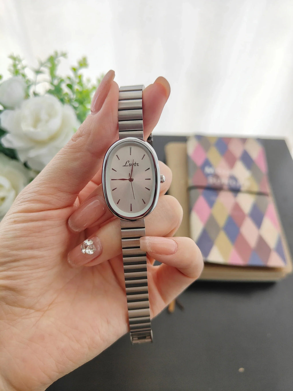 1 Piece of New Fashion Gold Bracelet Women's Watch Retro Luxury Fashion Simple Elegant Accessible Luxury Elegant Versatile Watch Women's Quartz Watch