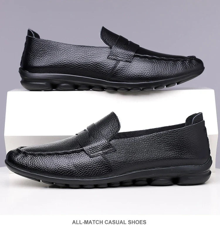 2026 Spring Autumn New Loafers Male Solid Color Fashion Casual Leather Shoes Male Soft Sole Light Driving Shoes Man