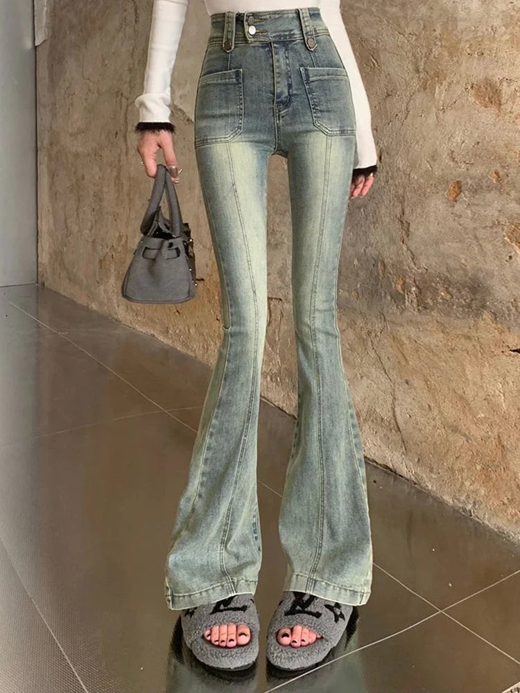 بنطلون جينز واسع من الأسفل على الطراز الهونغ كونغي