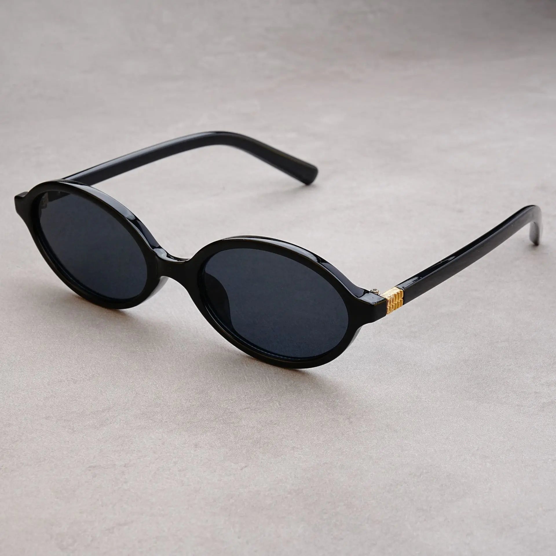 New Oval sunglasses For women Fashion Brand Black Small Frame Sun Glasses Female Retro Clear Lenses Eyewear Lady Trendy UV400