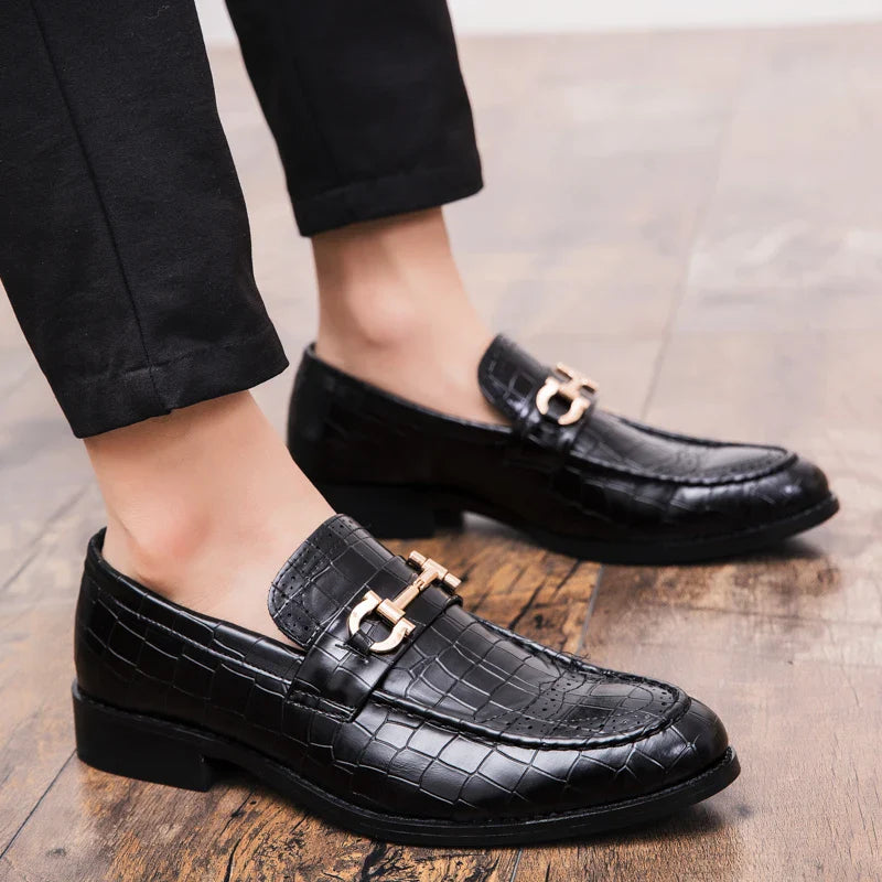 Designer Metal Buckle Loafers Men's Business Dress Fashion Casual Black Patent Leather Pointed-Toe Shoes Men's Loafers Slip-On