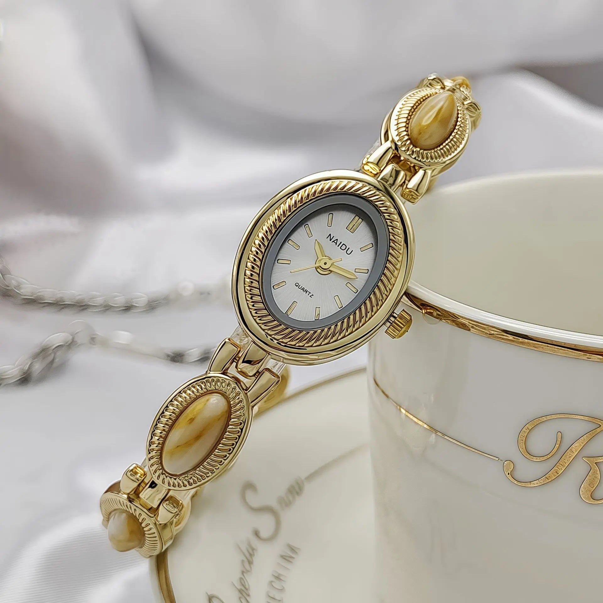 New Vintage Women's Watch with Colored Gemstones Light Luxury Personalized Retro Jewelry Gold Noble Small Cute Bracelet Gift