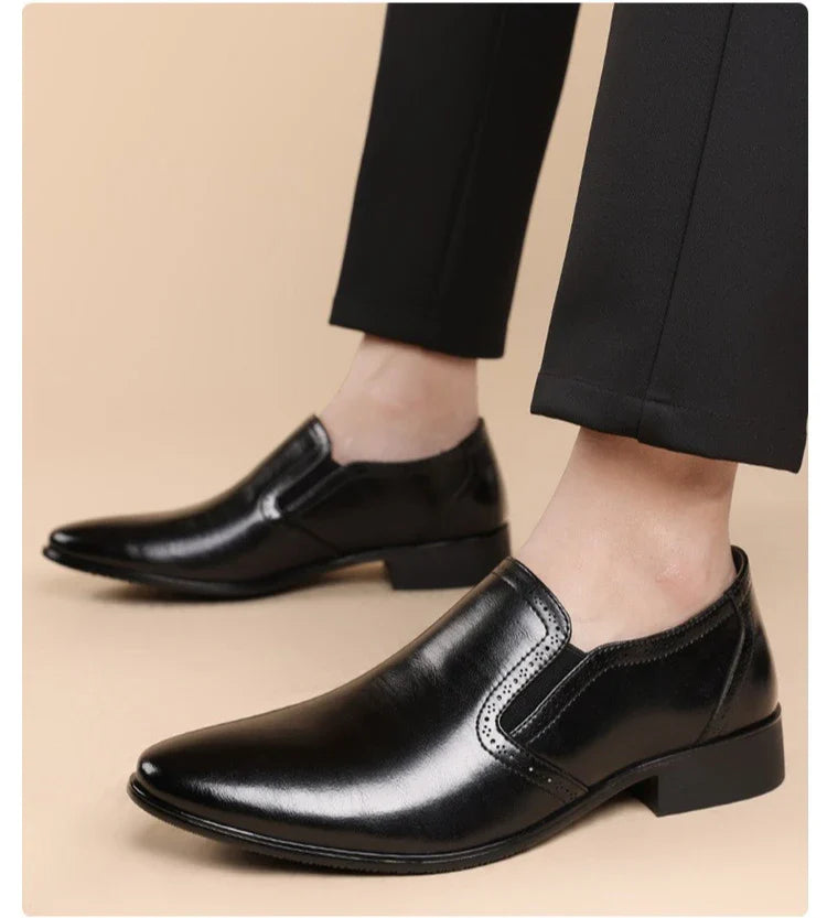 Spring Autumn New Designer Dress Shoes for Men Solid Color Fashion Formal Business Casual Leather Shoes Male