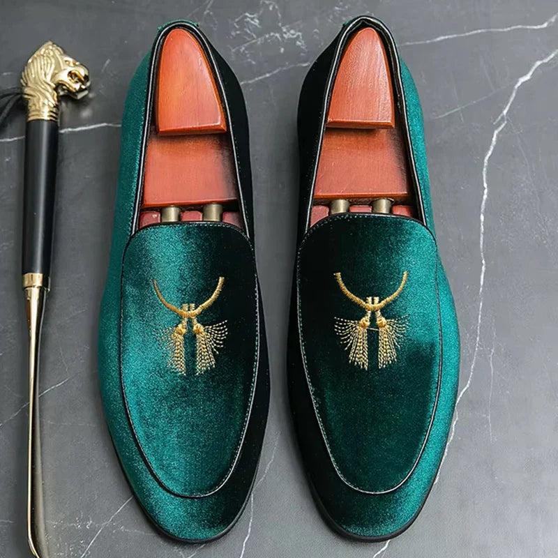 Trendy Men's Velvet Embroidery Driving Shoes Comfortable Business Wedding Dress Blue Green Loafers Sapatos Tenis Masculino