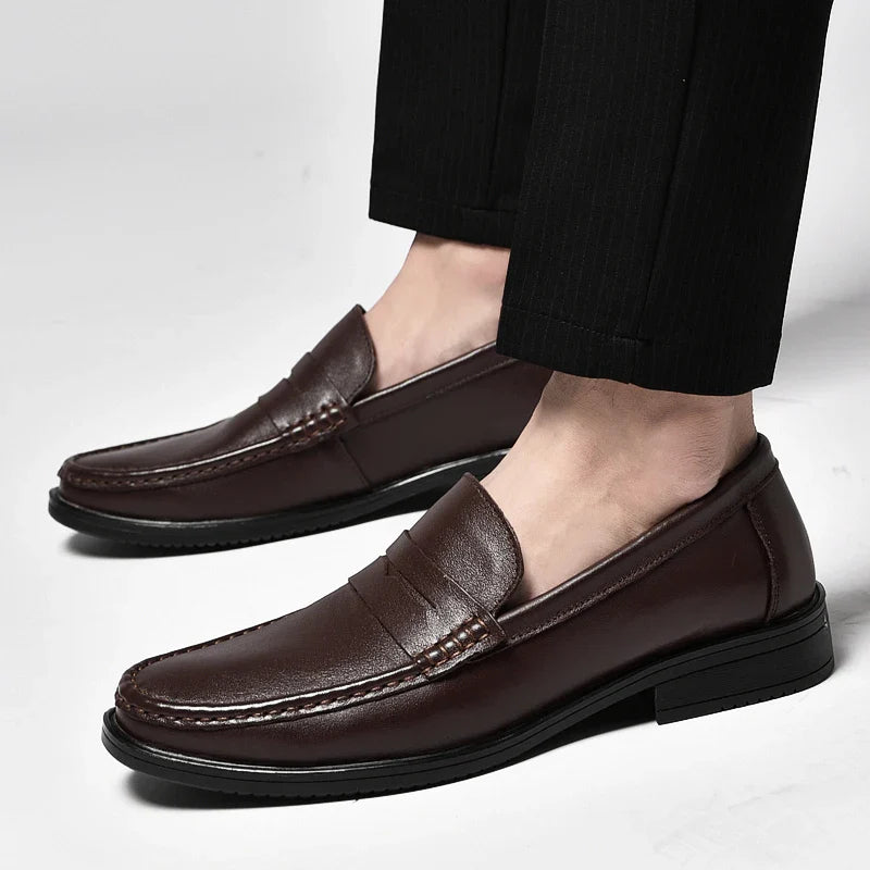 New Luxury Slip on Dress Shoes Men Italian Comfortable Loafer for Men Outdoor Mens Slip on Flats Classic Men Shoes for Wedding