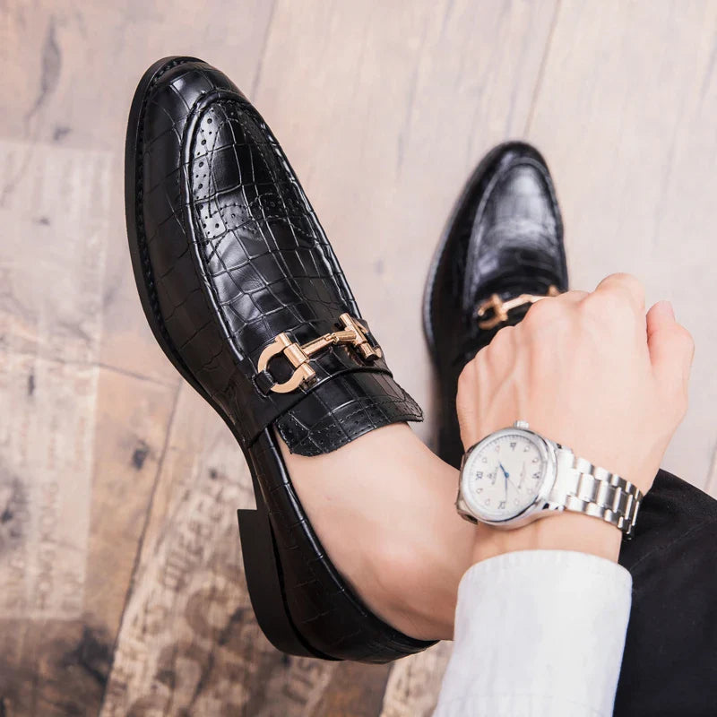 Designer Metal Buckle Loafers Men's Business Dress Fashion Casual Black Patent Leather Pointed-Toe Shoes Men's Loafers Slip-On