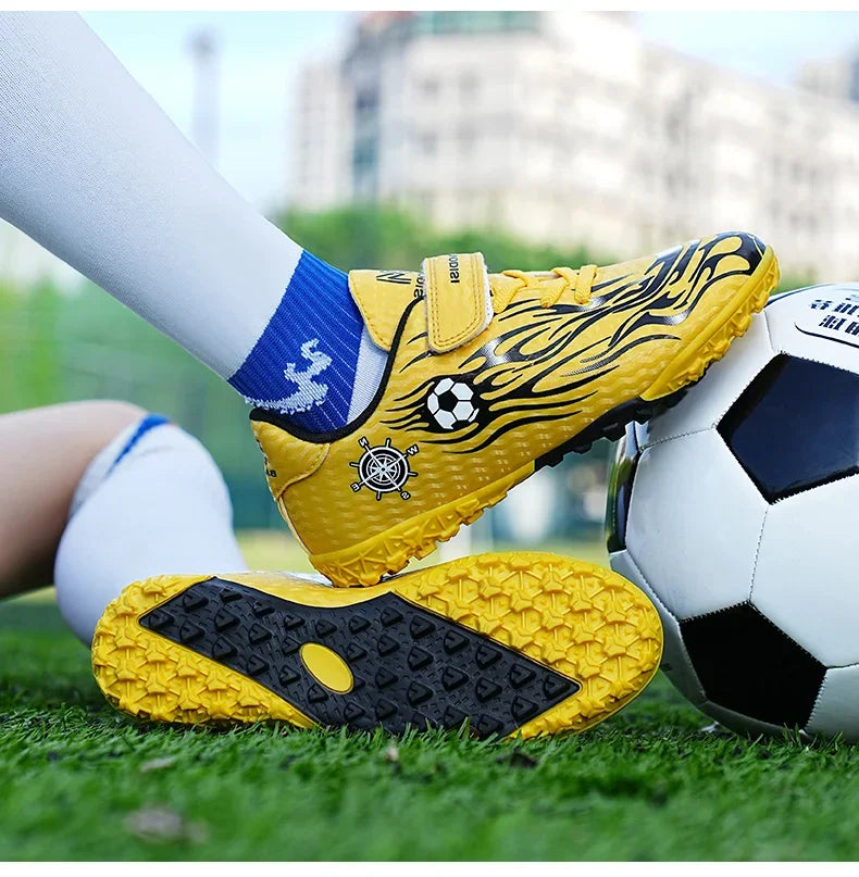 New Kids Low Top Soccer Shoes Boys Football Cleats Boys Lightweight Training Boots Youth Breathable Comfortable Football Sneaker