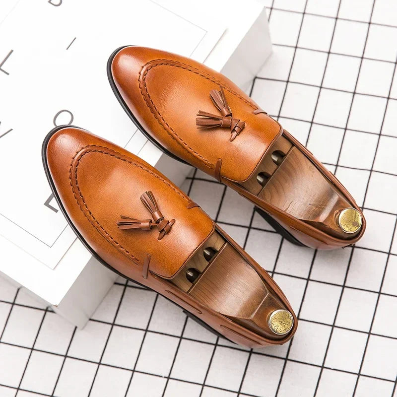 2025 New Men Leather Shoes Pointed Toe Formal Dress Shoes Slip On Men Loafer Tassel Shoe Zapatos Hombre