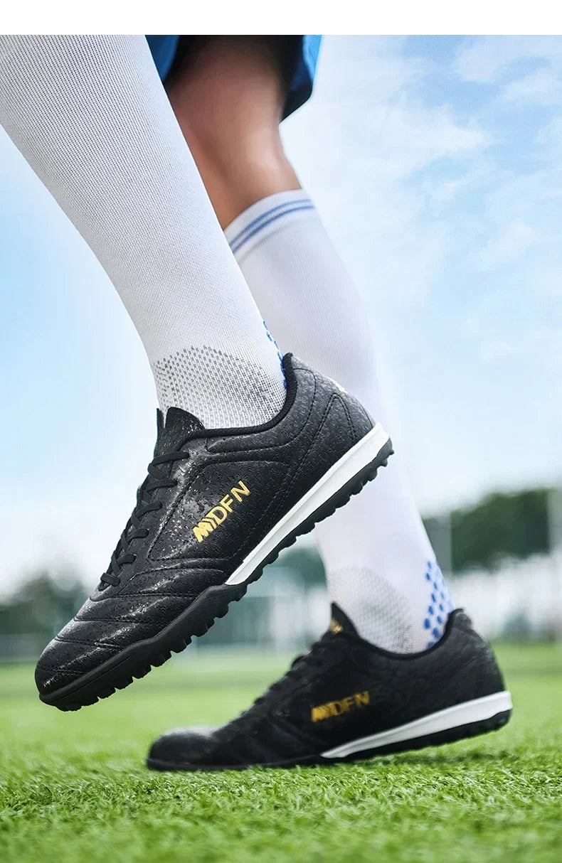 New Men Football Boots Match Professional Sneakers Non-slip Soccer Shoes Outdoor Drop Shipping Unisex Training Sport Futsal