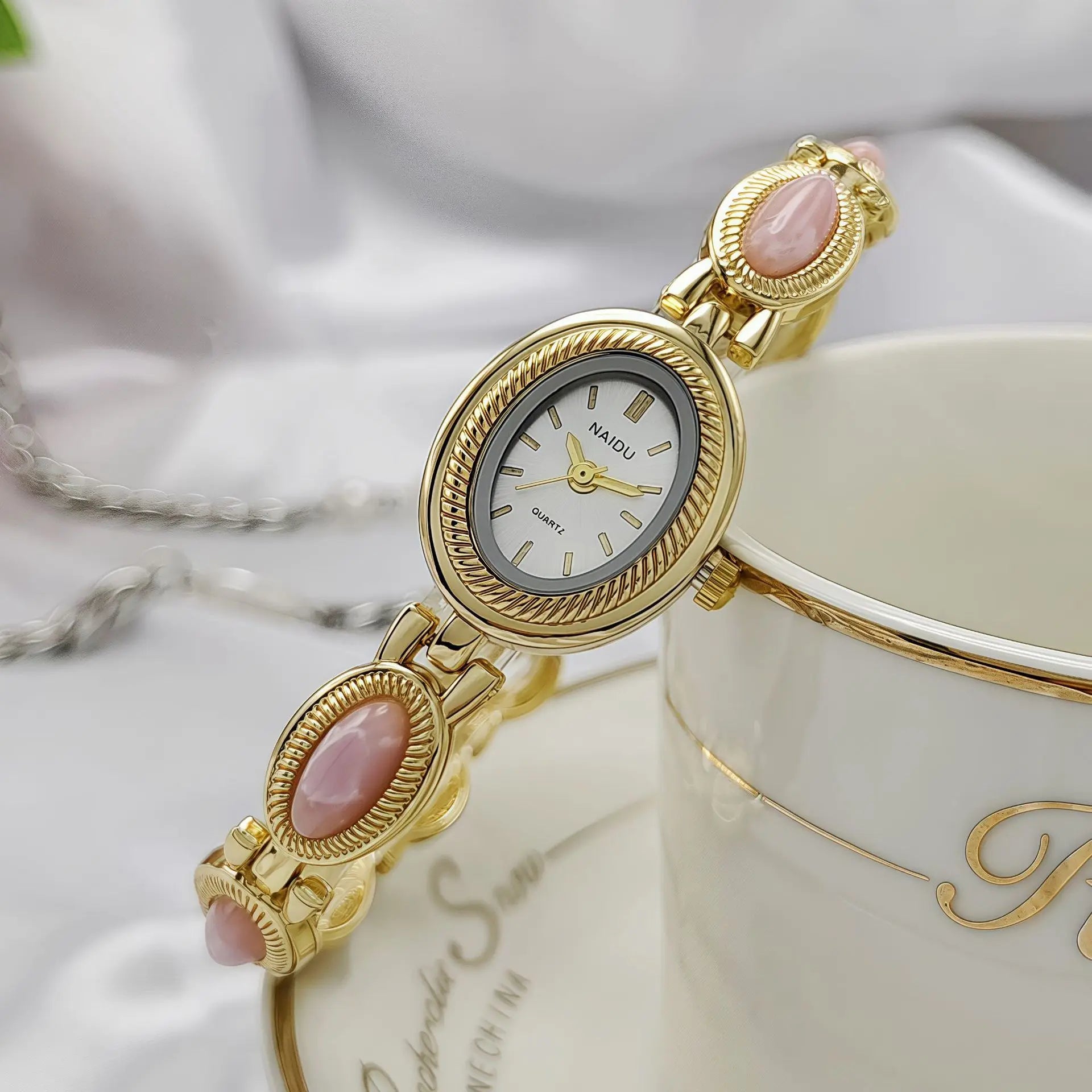 New Vintage Women's Watch with Colored Gemstones Light Luxury Personalized Retro Jewelry Gold Noble Small Cute Bracelet Gift