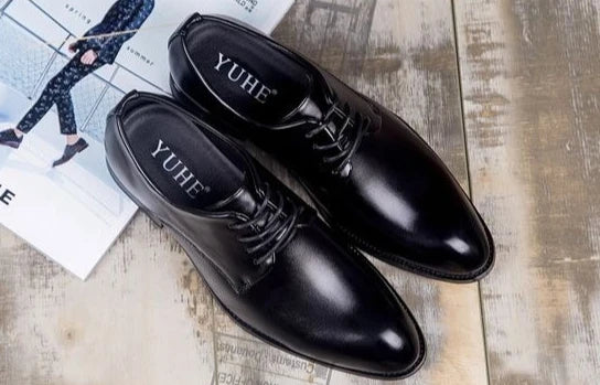 Men's Korean Style Business Casual Leather Shoes with Invisible Height Increase Versatile Pointed Toe British Style Trendy Shoes