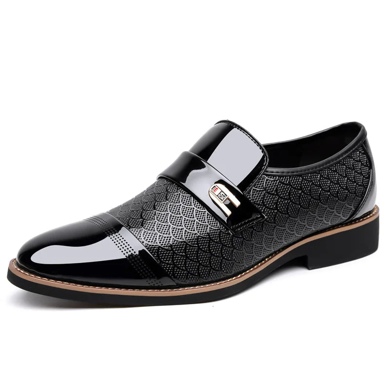 New Designer Patent Leather Wedding Shoes for Men Solid Color Business Casual Shoes Male Spring Autumn Fashion Dress Shoes Man
