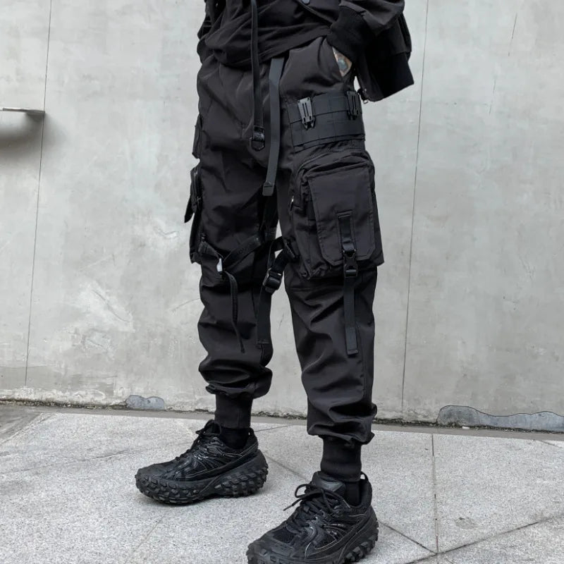 بنطال كارجو تكتيكي بتقنية techwear متعدد الجيوب وربطات وشريط
