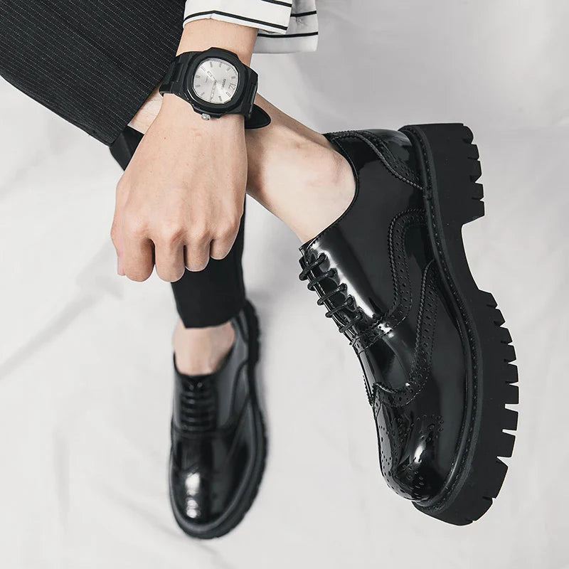 Man luxury Brand British Classic Pointed Dress Shoes Mens Patent Leather Black Wedding Shoes Oxford Formal Shoes Glossy Fashion