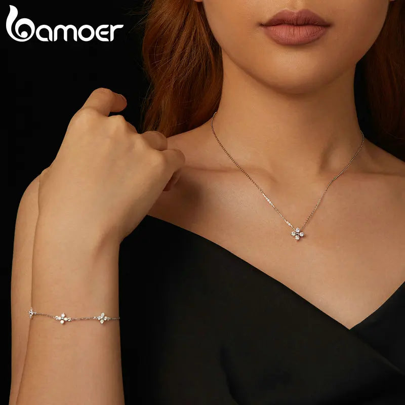 Shiny Moissanite Flower Pendant Necklace For Women Wedding Party S925 Silver with White Gold Plating Jewelry MSN038