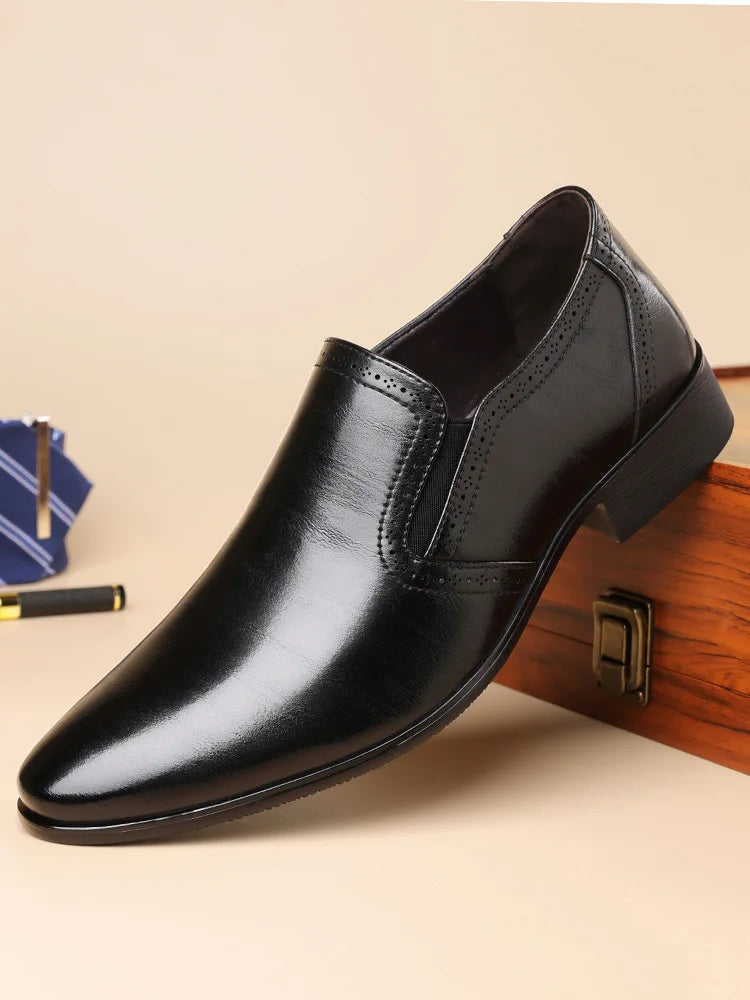 Spring Autumn New Designer Dress Shoes for Men Solid Color Fashion Formal Business Casual Leather Shoes Male