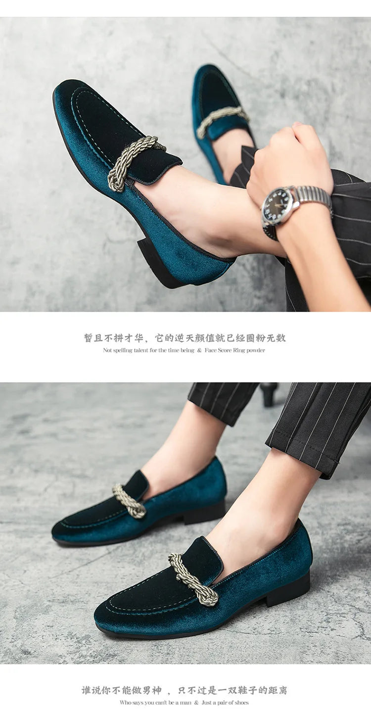 British Style Men Loafers Fashionable Classic Suede Deerskin Casual Dress Brooch Twisted Personality Small Leather Shoes 38-48
