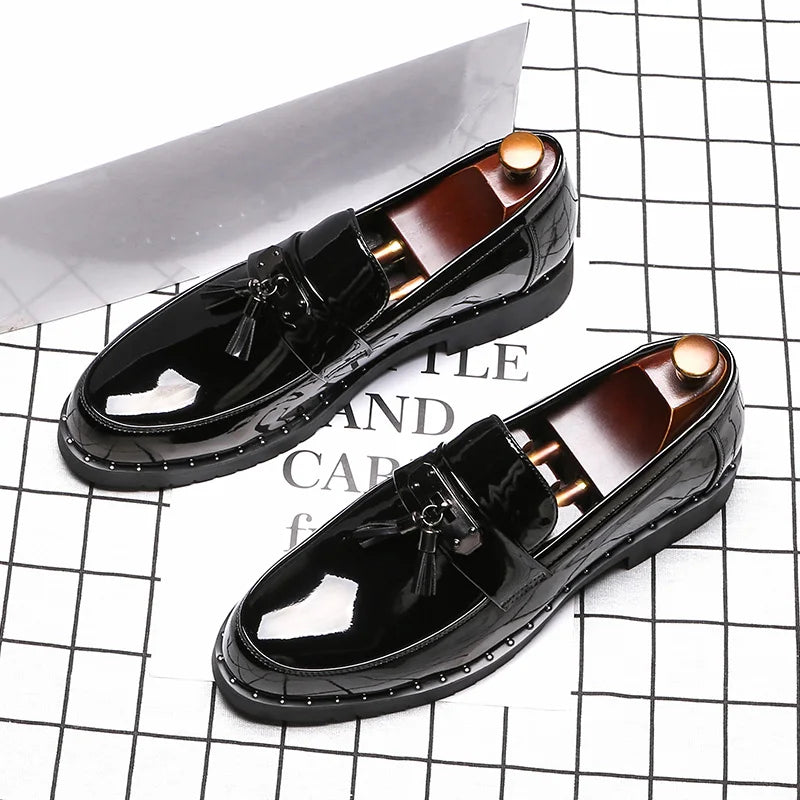 Italy Luxury Brand Loafers Men Shoes Tassel Men Designer Shoes British Style Lacquered Leather Shoes Thick Bottom Wedding Shoes