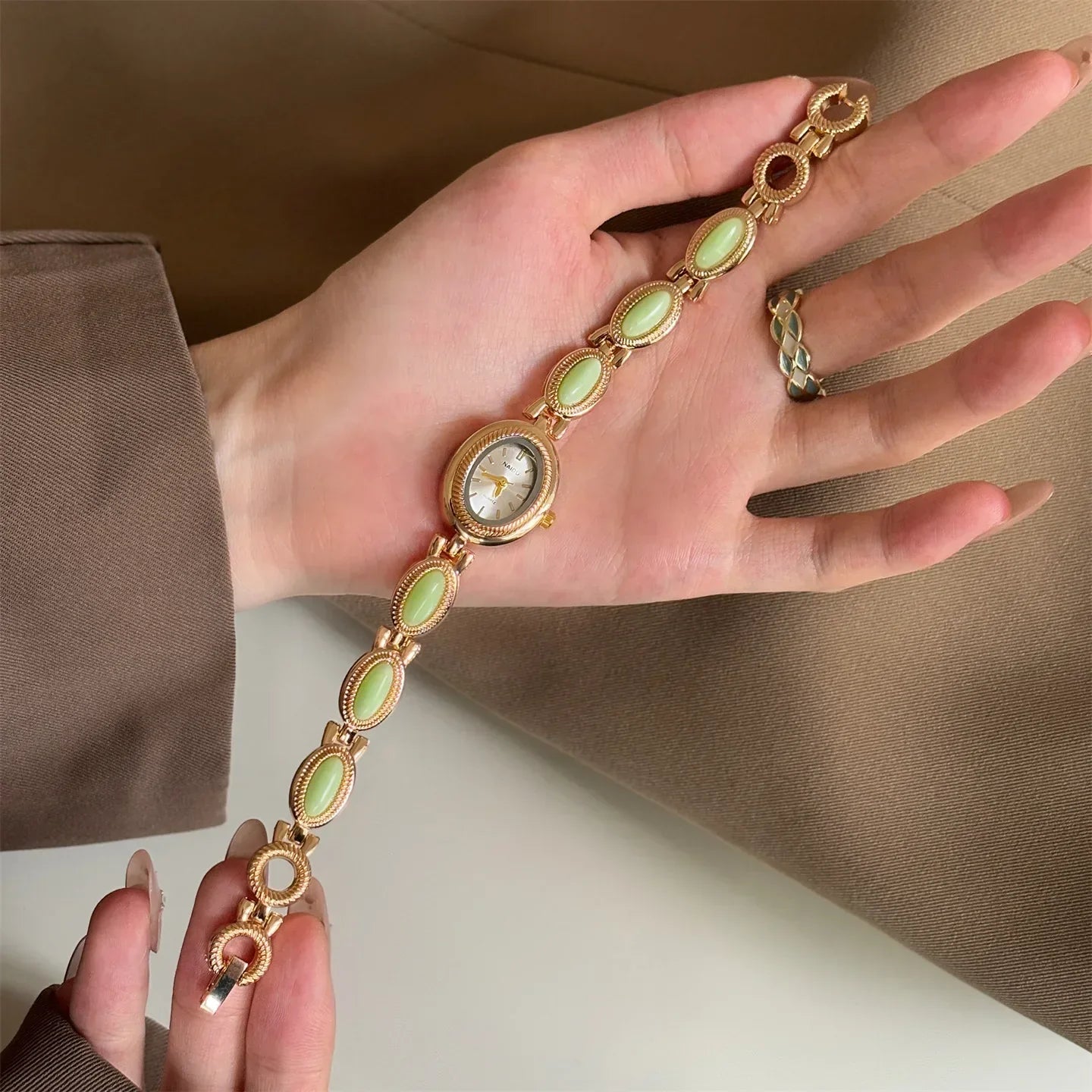 New Vintage Women's Watch with Colored Gemstones Light Luxury Personalized Retro Jewelry Gold Noble Small Cute Bracelet Gift