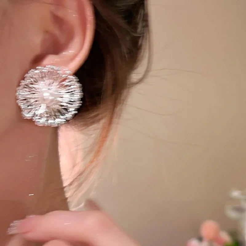 Exaggerated Metal Flowers Pearl Stud Earrings For Women Fashion Gold Color Hollow Round Temperament Earrings Jewelry Party Gifts