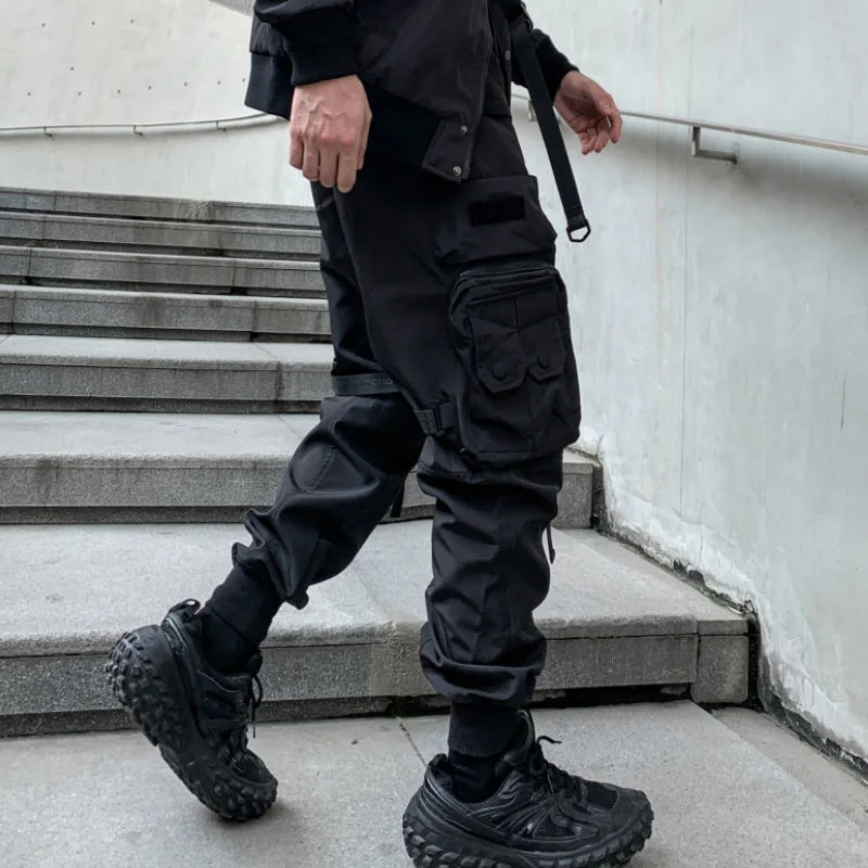 بنطال كارجو تكتيكي بتقنية techwear متعدد الجيوب وربطات وشريط
