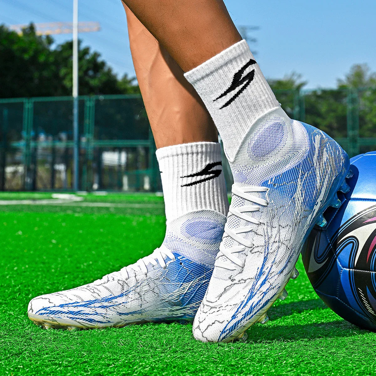 Breathable high top electroplated bottom soccer bootsFG long nails provide super strong grip and durability